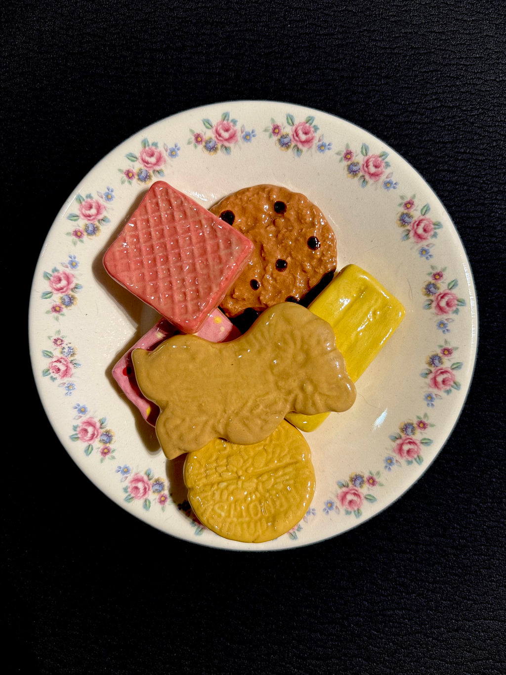 Ceramic Sculpture - Six Family Favourite Biscuits & Plate