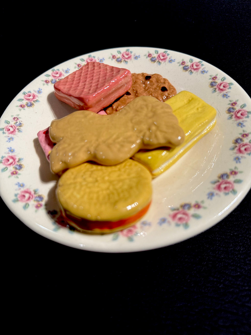 Ceramic Sculpture - Six Family Favourite Biscuits & Plate