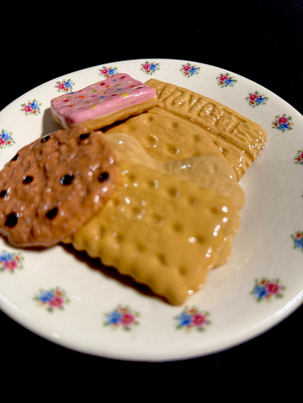 Ceramic Sculpture - Six Family Favourite Biscuits & Plate