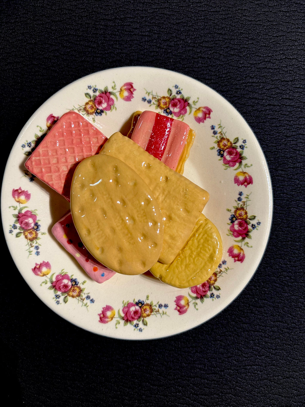 Ceramic Sculpture - Six Family Favourite Biscuits & Plate