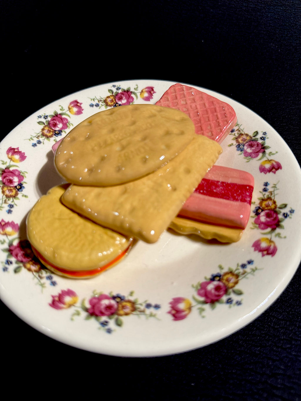 Ceramic Sculpture - Six Family Favourite Biscuits & Plate