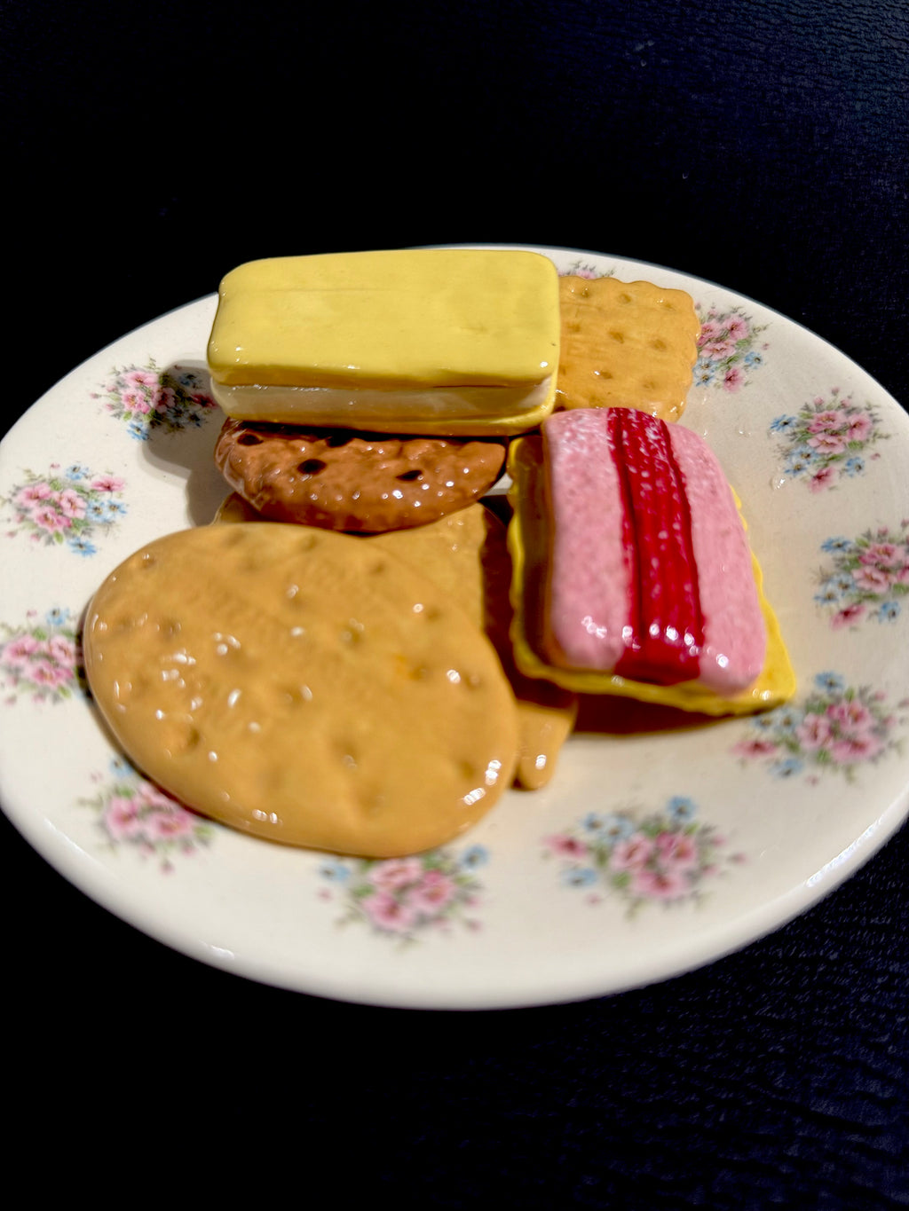 Ceramic Sculpture - Six Family Favourite Biscuits & Plate