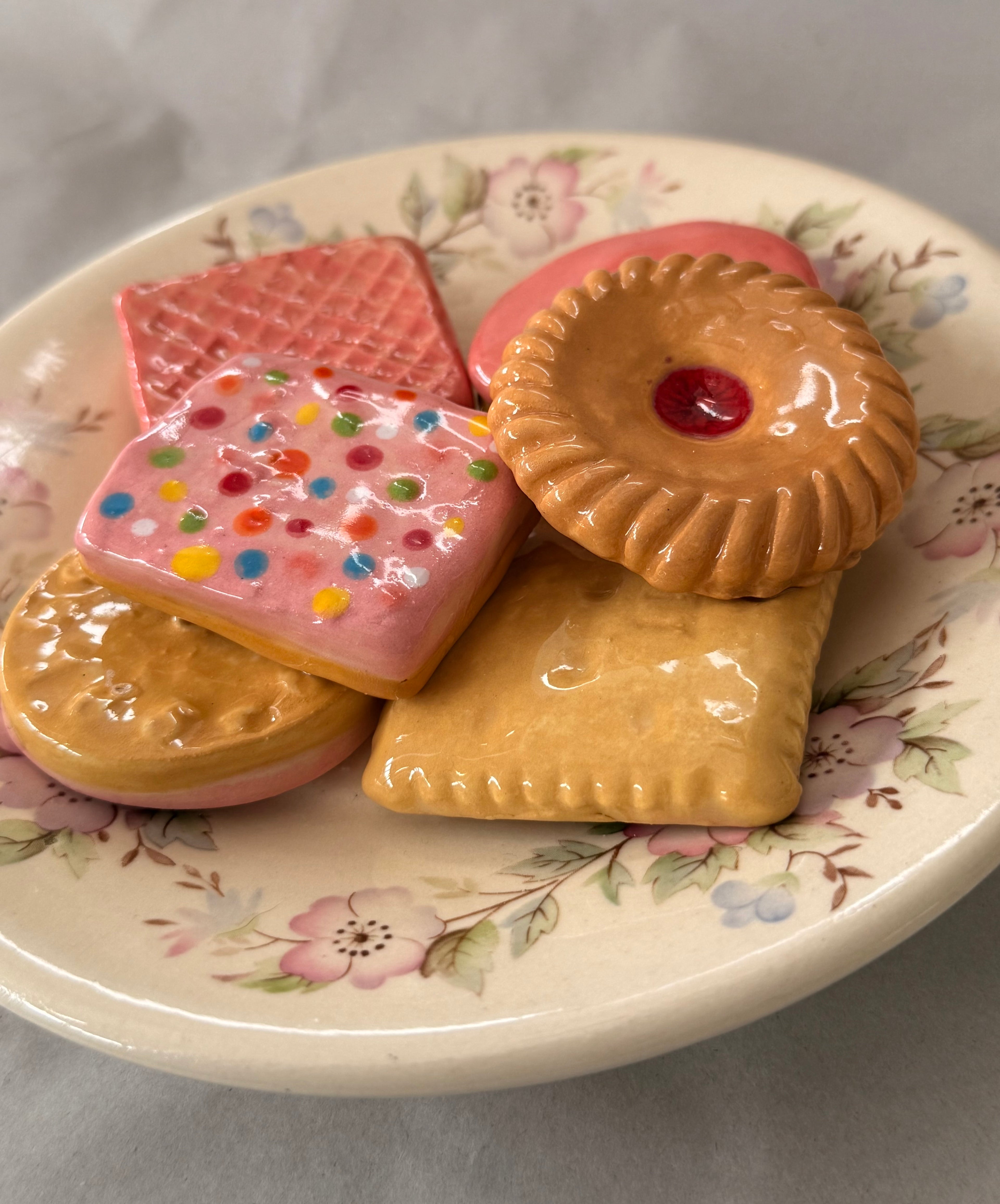 Biscuit Singles: Raspberry Shortcake Single Layer