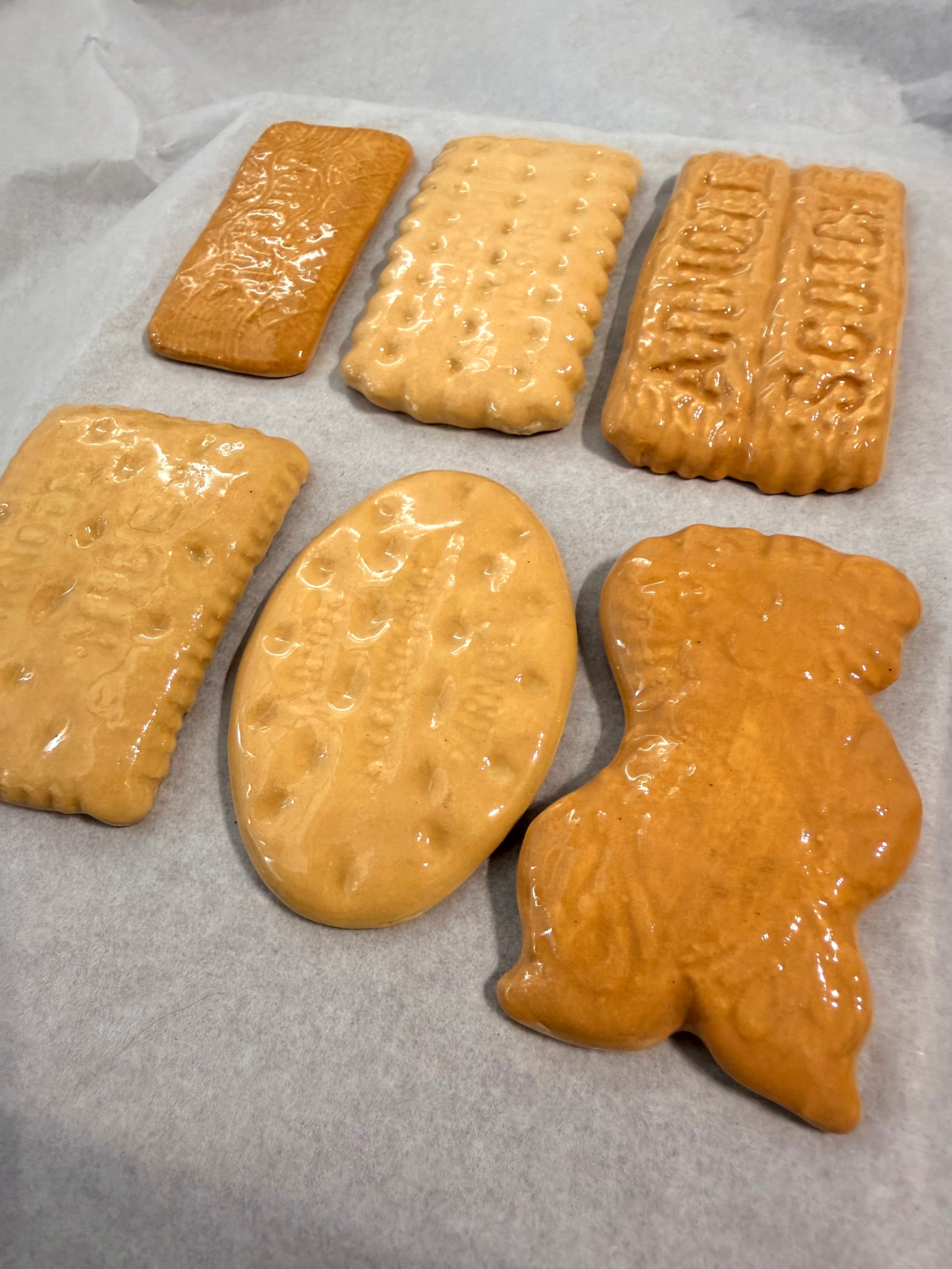 BISCUIT SET: 6 MIXED PLAIN FAVOURITES