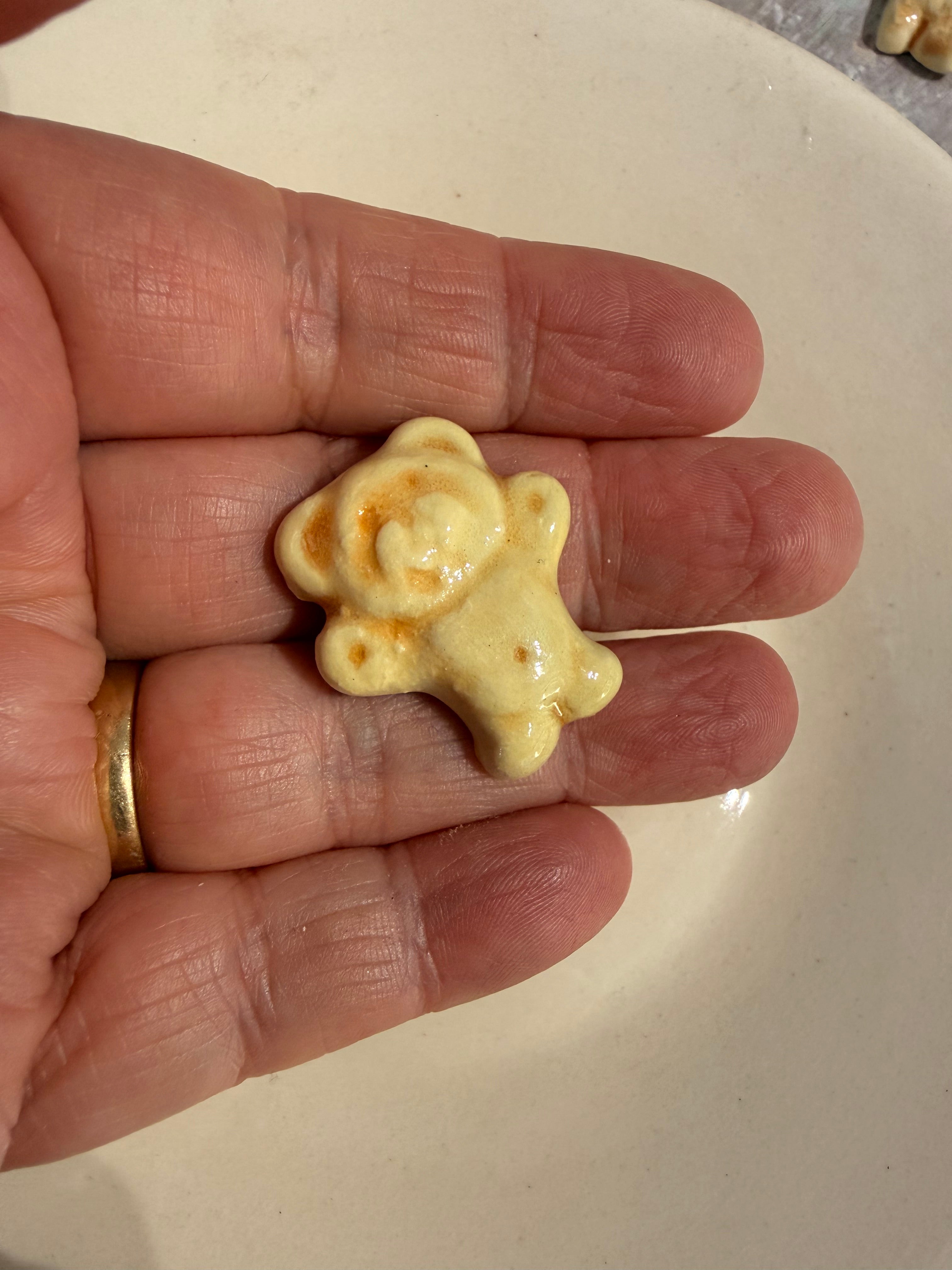Biscuit Singles: Tiny Teddy HAPPY
